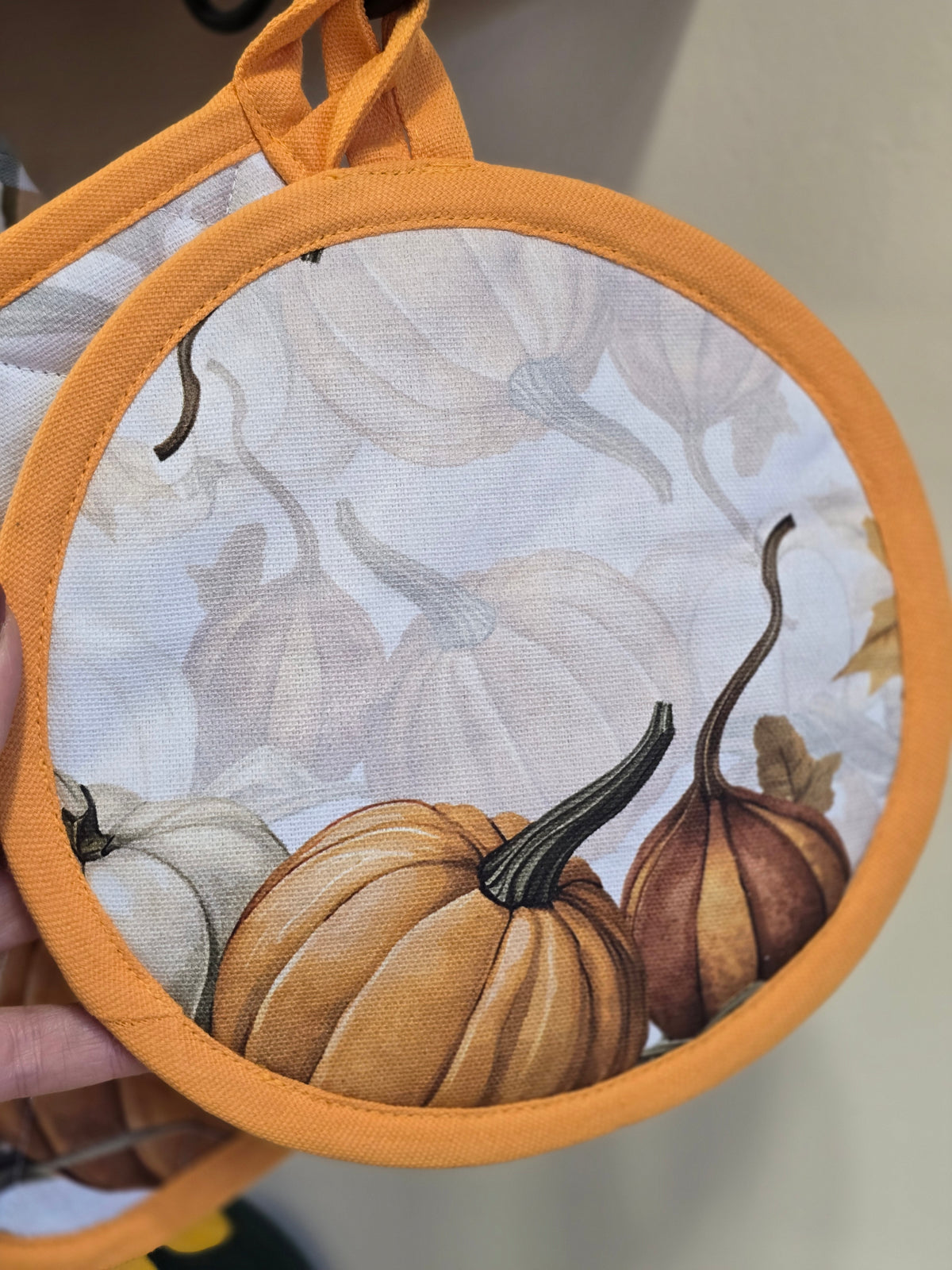 Coppia presine zucche autunno