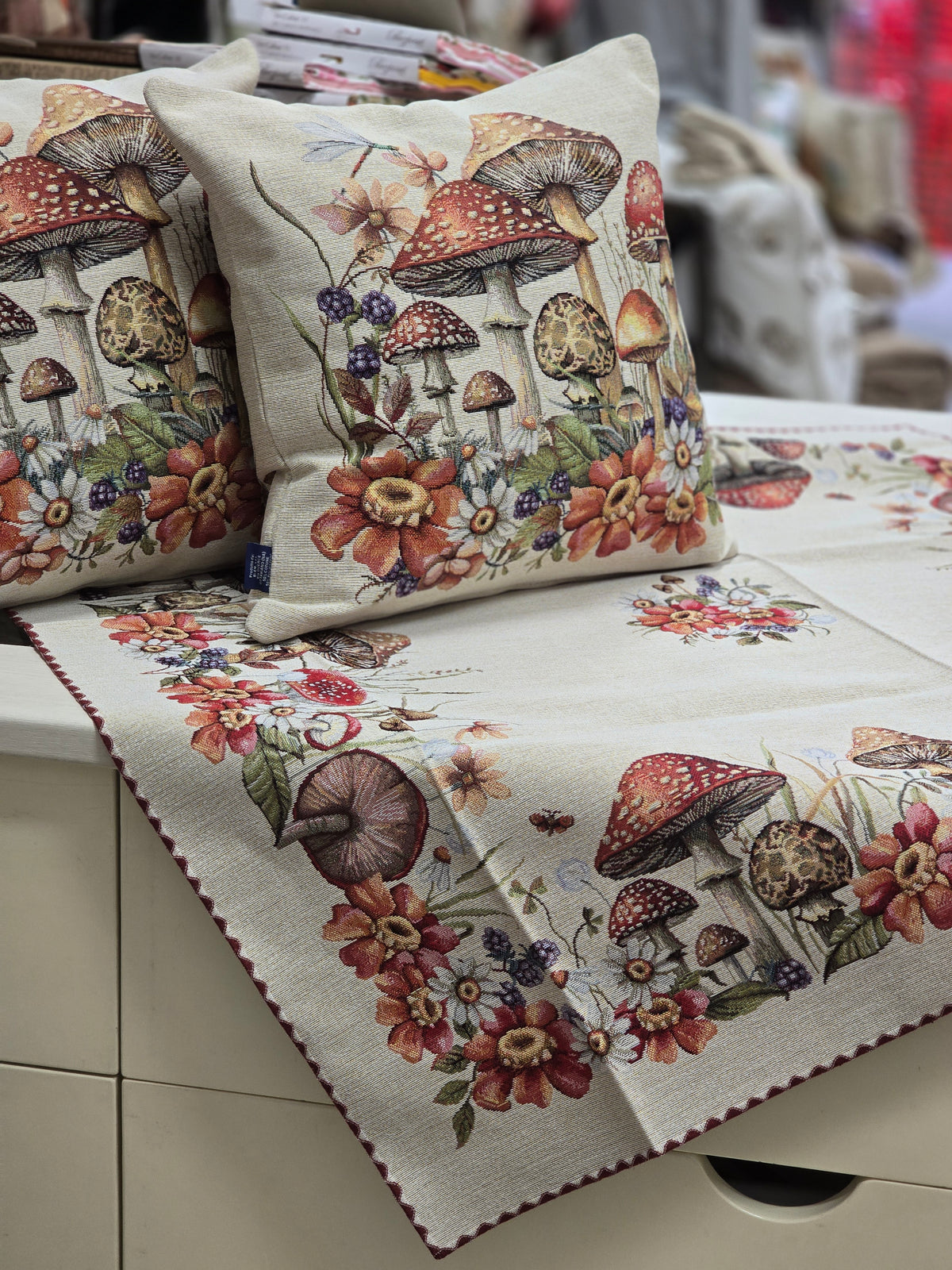 Cuscino arredo funghetti gobelin 45x45 cm